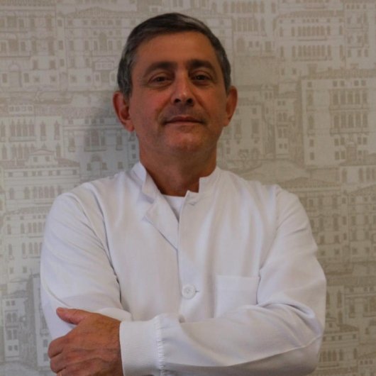 Dr. Márcio Tostes