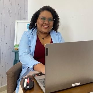 Dra. Kamila de Cassia Oliveira Silva