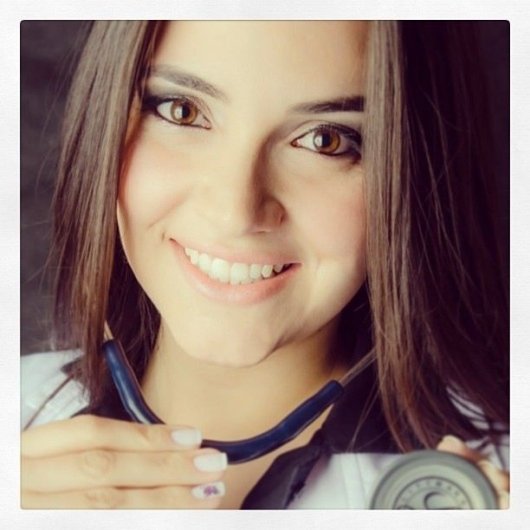 Dra. Thais Lombardi Freitas