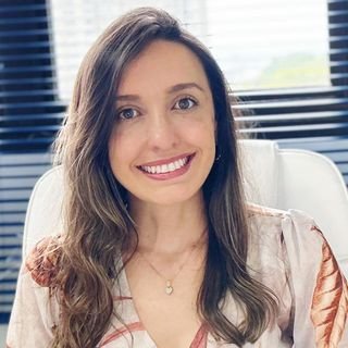 Dra. Camila Siqueira