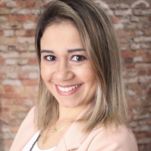 Prof. Débora Gomes Barros