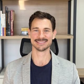 Dr. Alberto Gomes