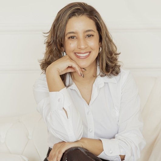 Dra. Laiane Alves