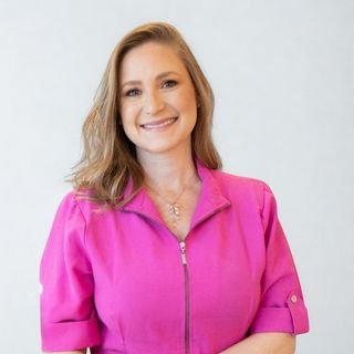 Dra. Ana Paula Queiroz de Pádua