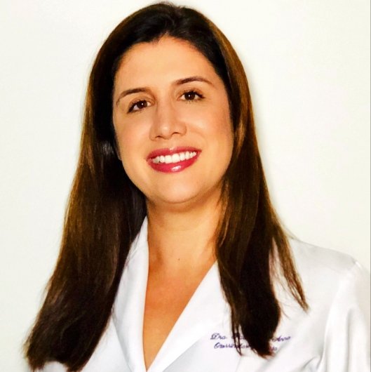 Dra. Paula Sant Anna de Oliveira