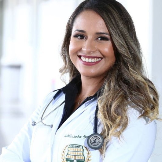 Dra. Isabella Cunha Barros