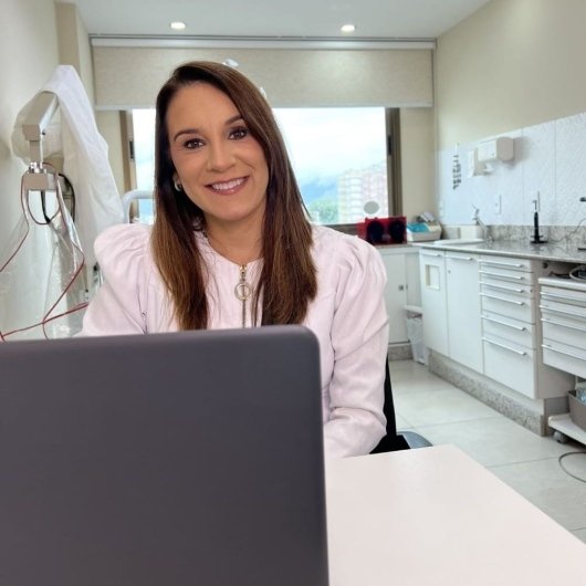 Dra. Karina Santos Oliveira
