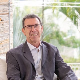 Prof. Júlio Abreu
