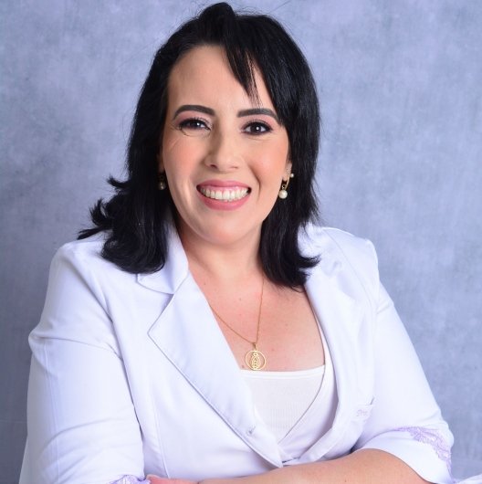 Dra. Daniella Leiros