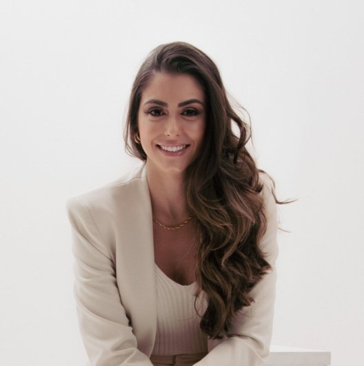 Dra. Amanda Vilela Breias
