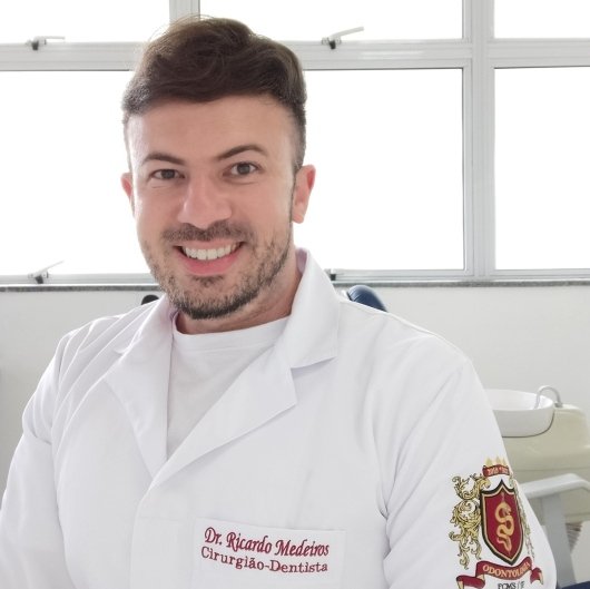 Dr. Ricardo Medeiros