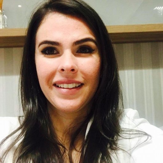 Prof. Luana Cavicion Gomes