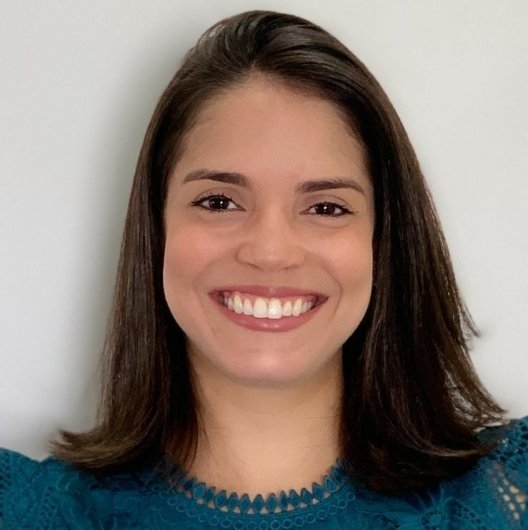 Dra. Laura Costa Souza