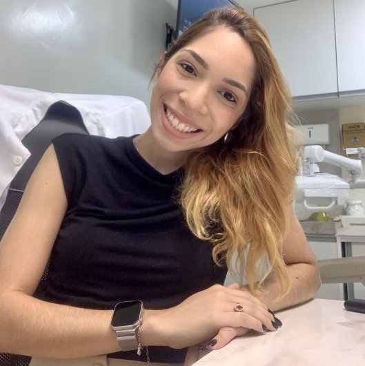 Dra. Ana Victória de Oliveira Santos
