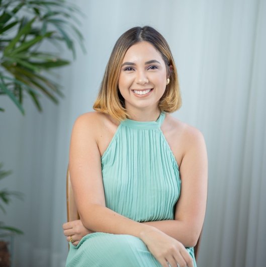 Dra. Lívia Falcão