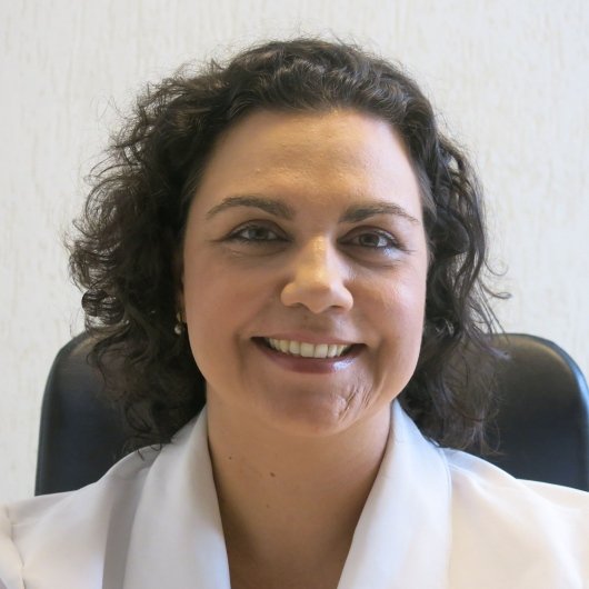 Dra. Laura Pinheiro Pons