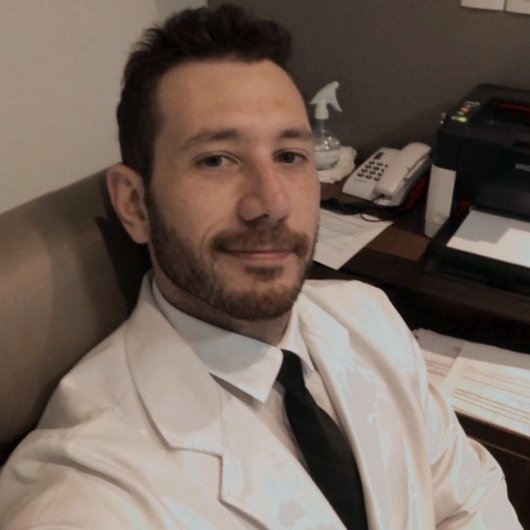 Dr. Rodolfo Howes