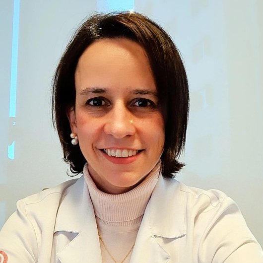 Dra. Janaína Martins Pereira de Moraes