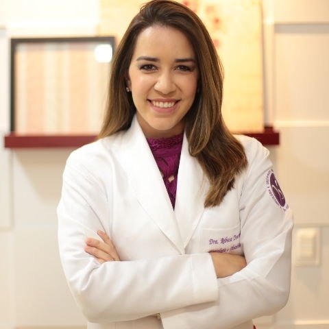 Dra. Rebeca Dourado