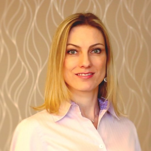 Dra. Fabiana Ligia Lora Campos