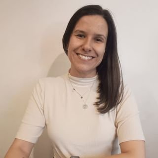 Júlia Lettrari