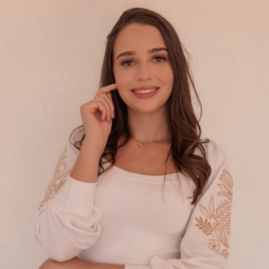 Dra. Karine Vier