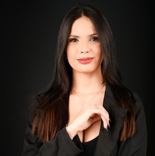 Dra. Athaiza Lima