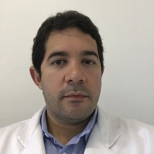 Dr. Vitor Magalhães Sampaio
