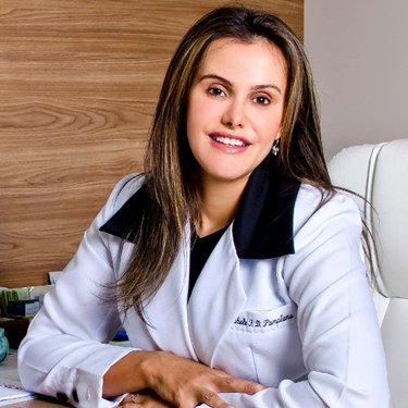 Dra. Michele Flores Dolavale Pamplona