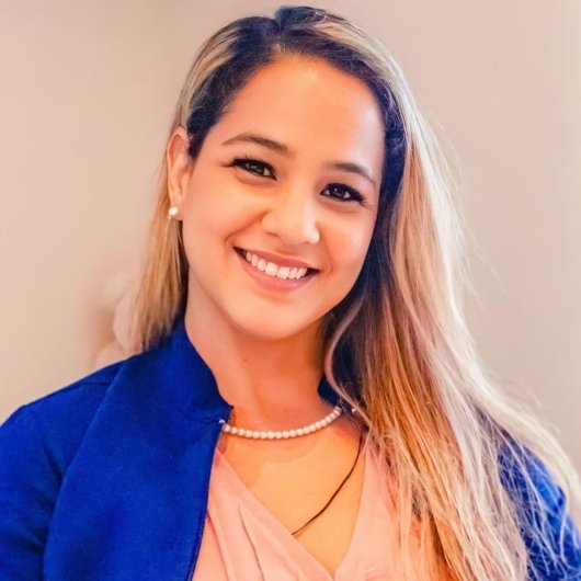 Dra. Débora Teles