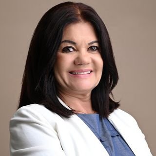 Dra. Lucia Queiroz Coscarelli