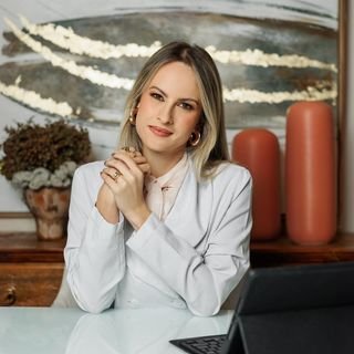 Dra. Laís Cruz Pereira