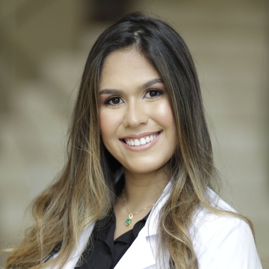 Dra. Gabriela Cavalcante