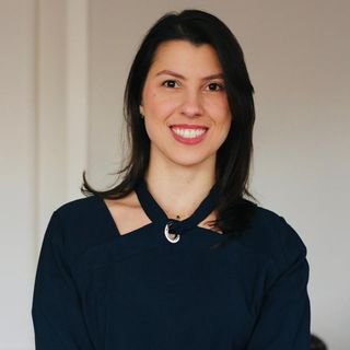 Dra. Luciana Longo Ferlin