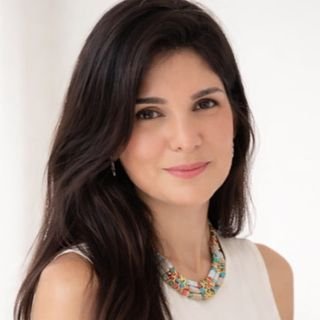 Dra. Adriane Mary dos Santos