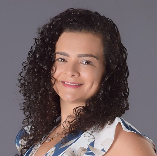 Dra. Julliana Lianzza Fernandes Silva Pinheiro