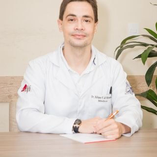 Dr. Adriano Fernandes De Mendonça