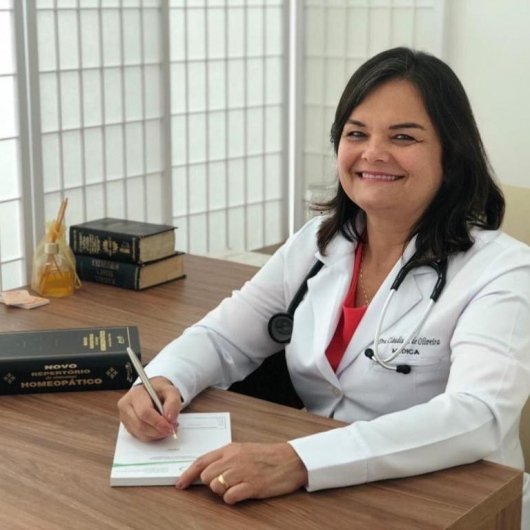 Dra. Cláudia Araujo de Oliveira