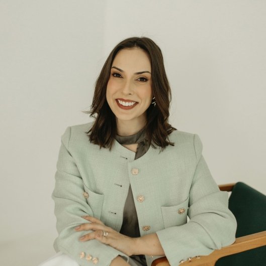 Dra. Vívian Ribeiro Carvalho