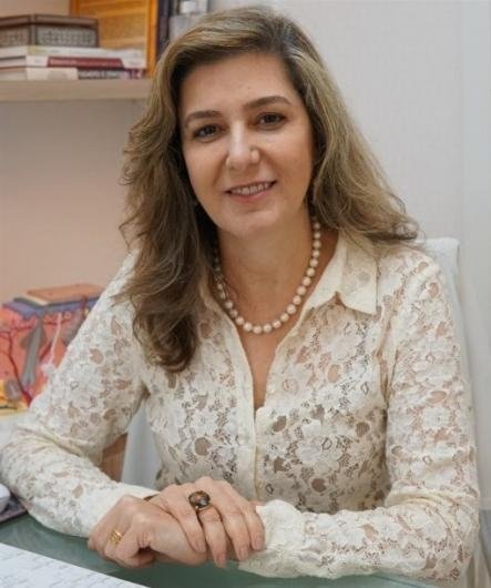 Dra. Claudia Maia