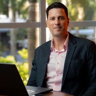 Dr. Thiago Ferrary