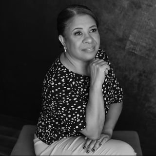 Dra. Valéria Teresinha Farias