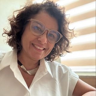 Dra. Sheila Prado de Oliveira