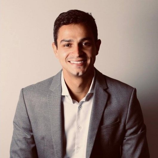 Dr. Adolfo Martins