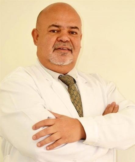 Dr. Marcos Moura