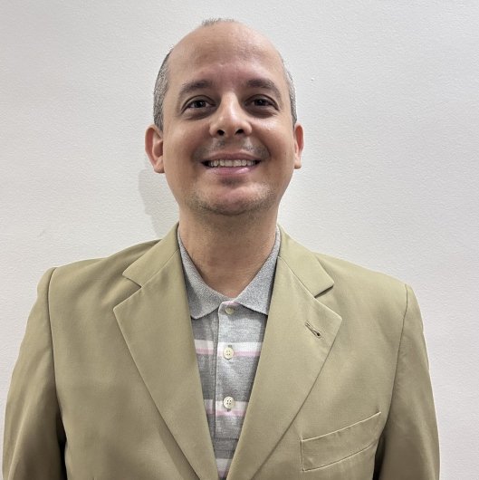 Dr. Marcos Mendes