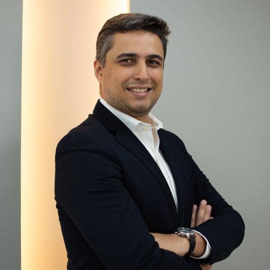 Dr. Thales Farias