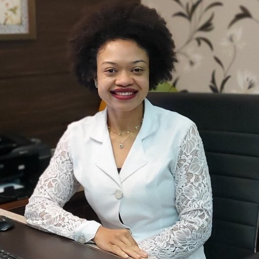 Dra. Jaqueline Pereira da Mata