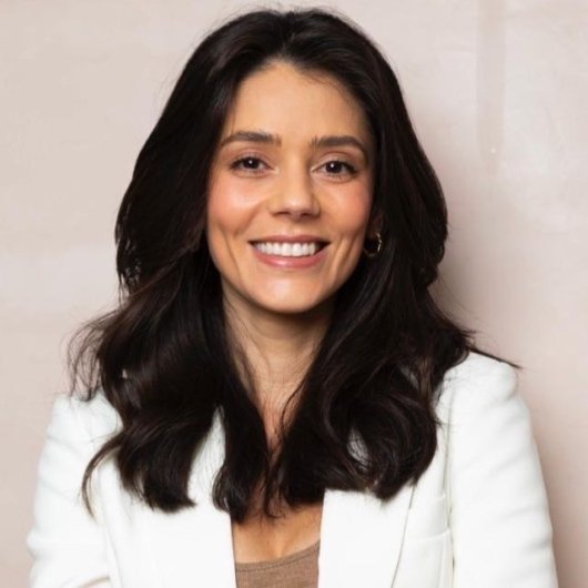 Dra. Camila Paiva Savattone