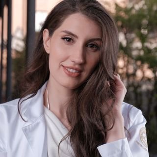 Dra. Caroline Costa